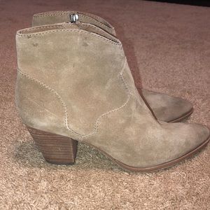 NWT FRYE Jennifer Zip Ankle Heeled Booties Size 9